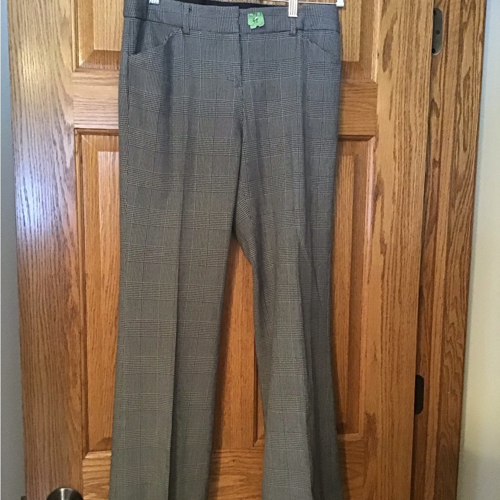 Women’s Dahlia Collection white and black checked dress pants. 4P